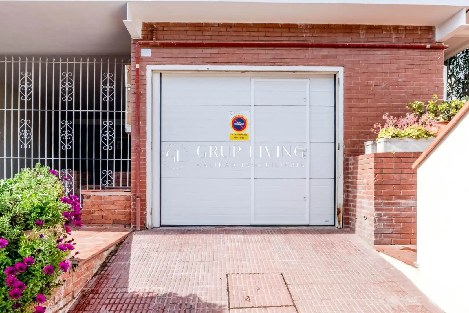 Aparcament de Casa o xalet en venda en Sant Pere de Ribes amb Calefacció, Jardí privat i Terrassa