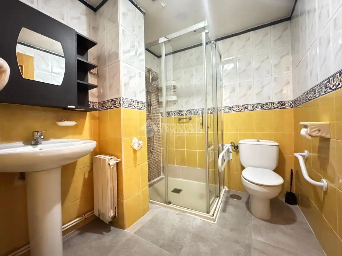 Baño de Piso en venta en Alcobendas con Calefacción