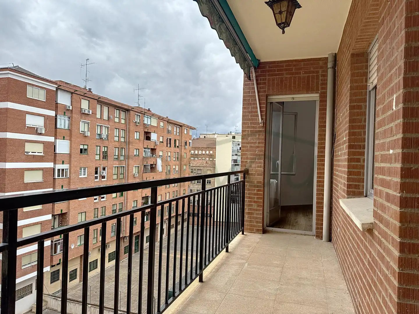 Piso con terraza en venta en Avenida PEREZ GALDOS, imagen 3