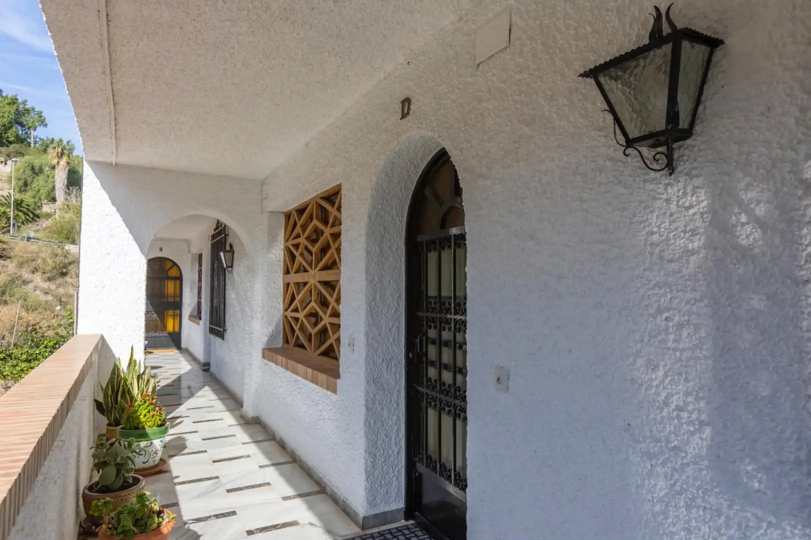 Wohnung zum Verkauf in Almuñécar mit Klimaanlage, Privatgarten und Terrasse