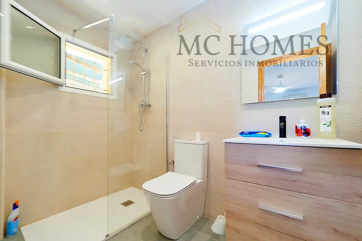 Badezimmer von Haus oder Chalet zum Verkauf in Chella mit Klimaanlage, Heizung und Privatgarten