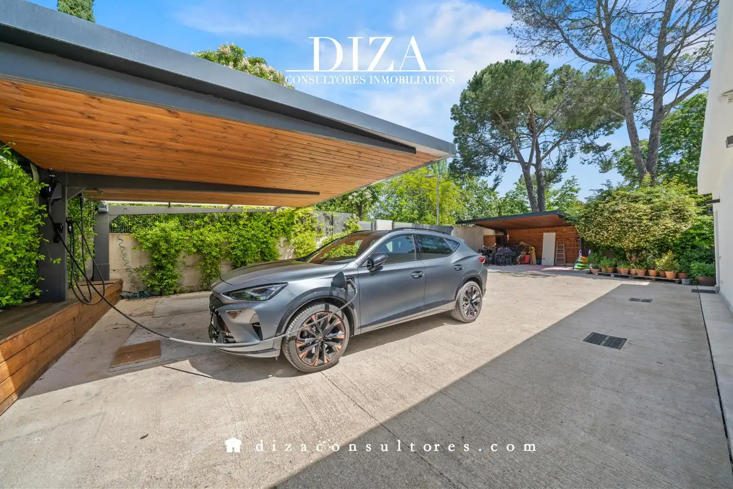 Vista exterior de Casa o xalet en venda en Pozuelo de Alarcón amb Aire condicionat, Calefacció i Jardí privat