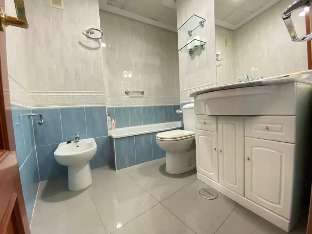 Bathroom of Flat for rent in Jerez de la Frontera
