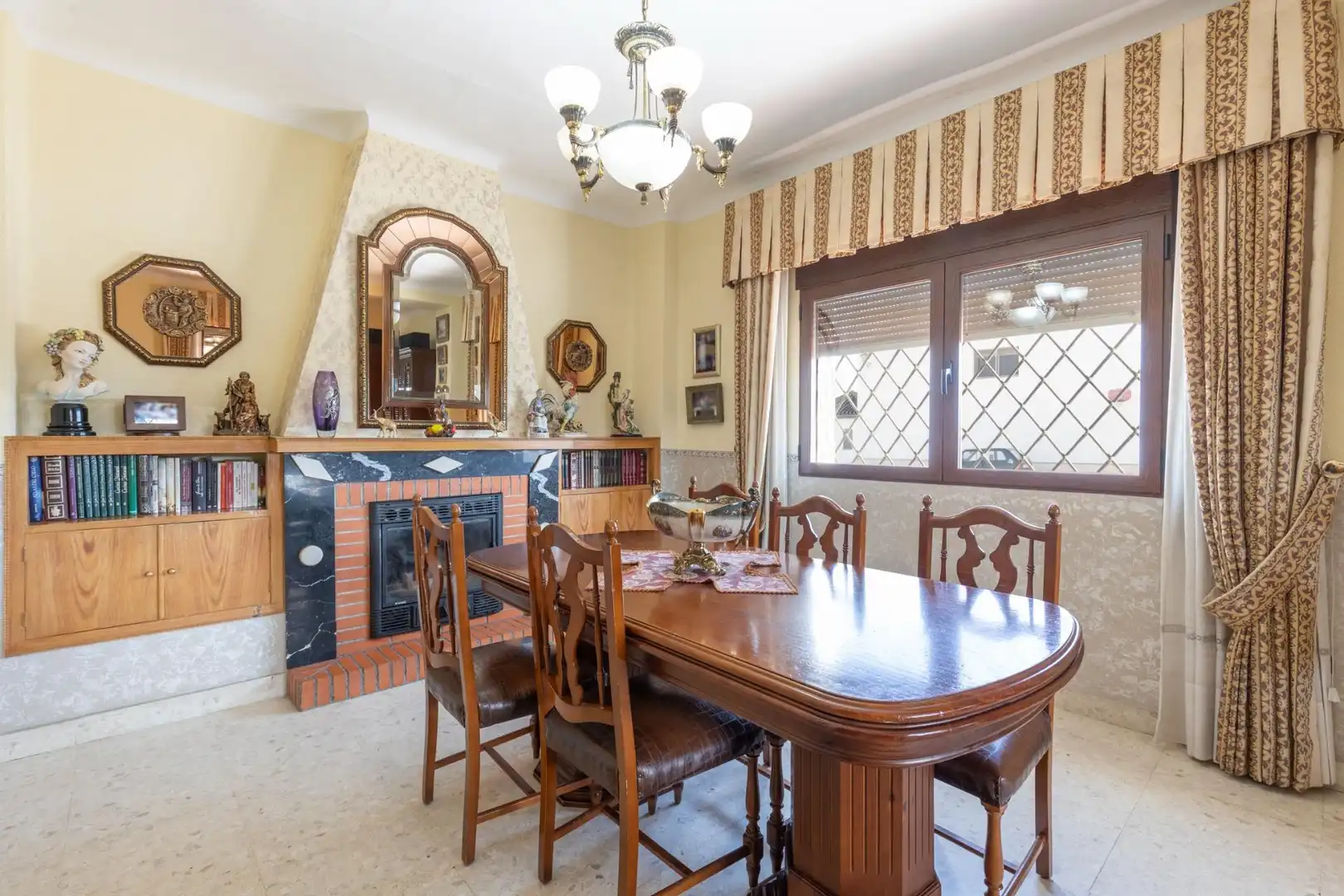 Comedor de Casa o chalet en venta en Granada con Calefacción, Jardín privado y Piscina