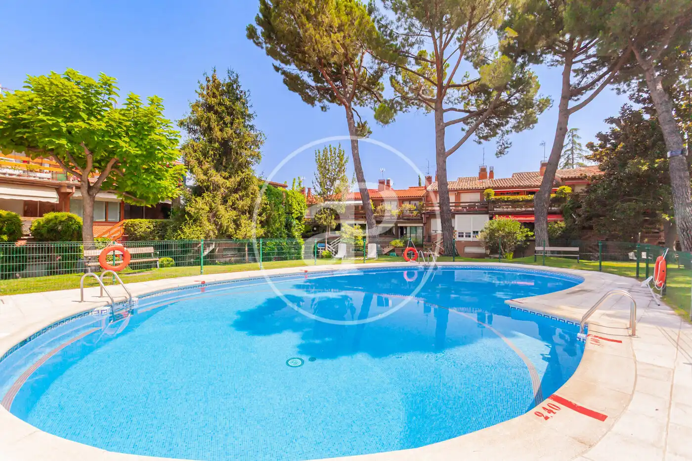 Piscina de Casa adosada en venda en Pozuelo de Alarcón amb Aire condicionat, Calefacció i Terrassa