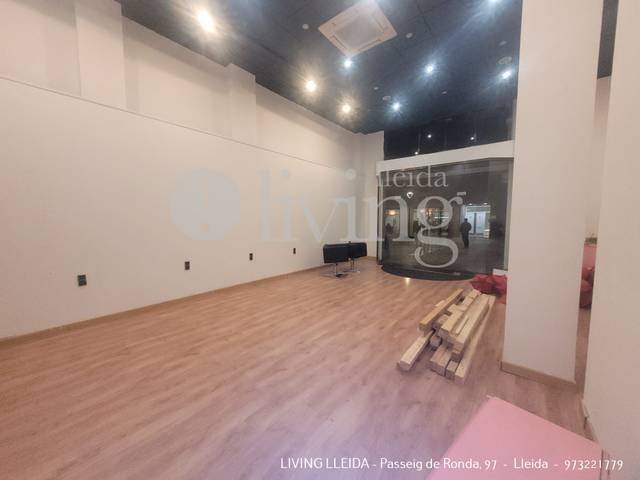 Local comercial en Alquiler en Passatge Segrià en Joc de la Bola - Camps d'Esports