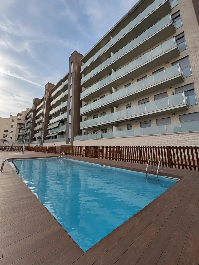 Piscina de Pis en venda en Badalona amb Aire condicionat, Calefacció i Terrassa