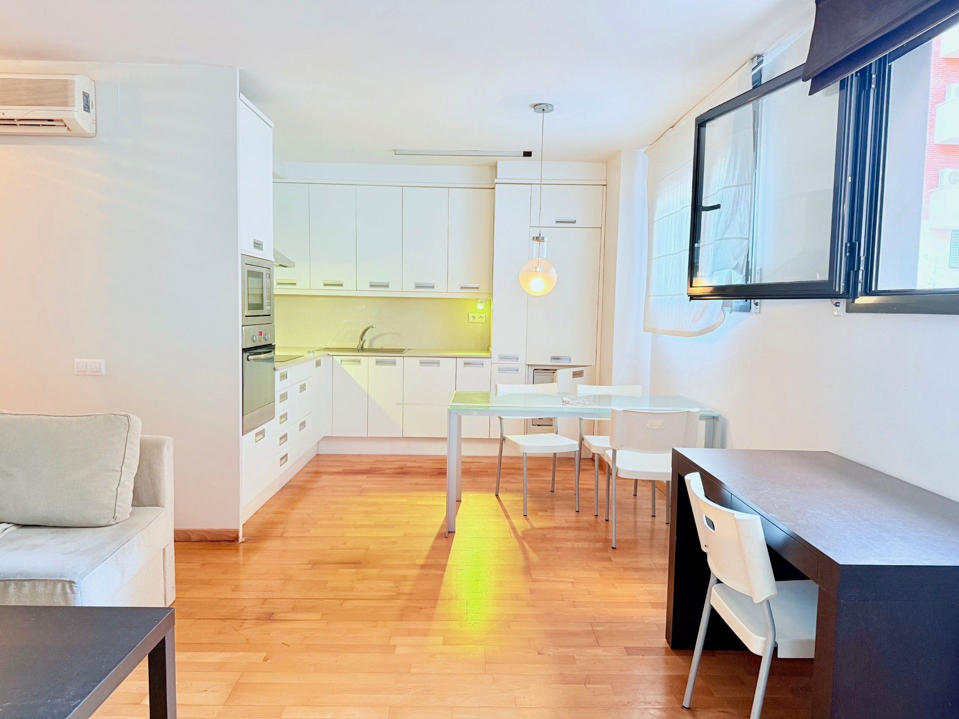 Cuina de Loft de lloguer en Sant Feliu de Llobregat amb Aire condicionat, Calefacció i Parquet