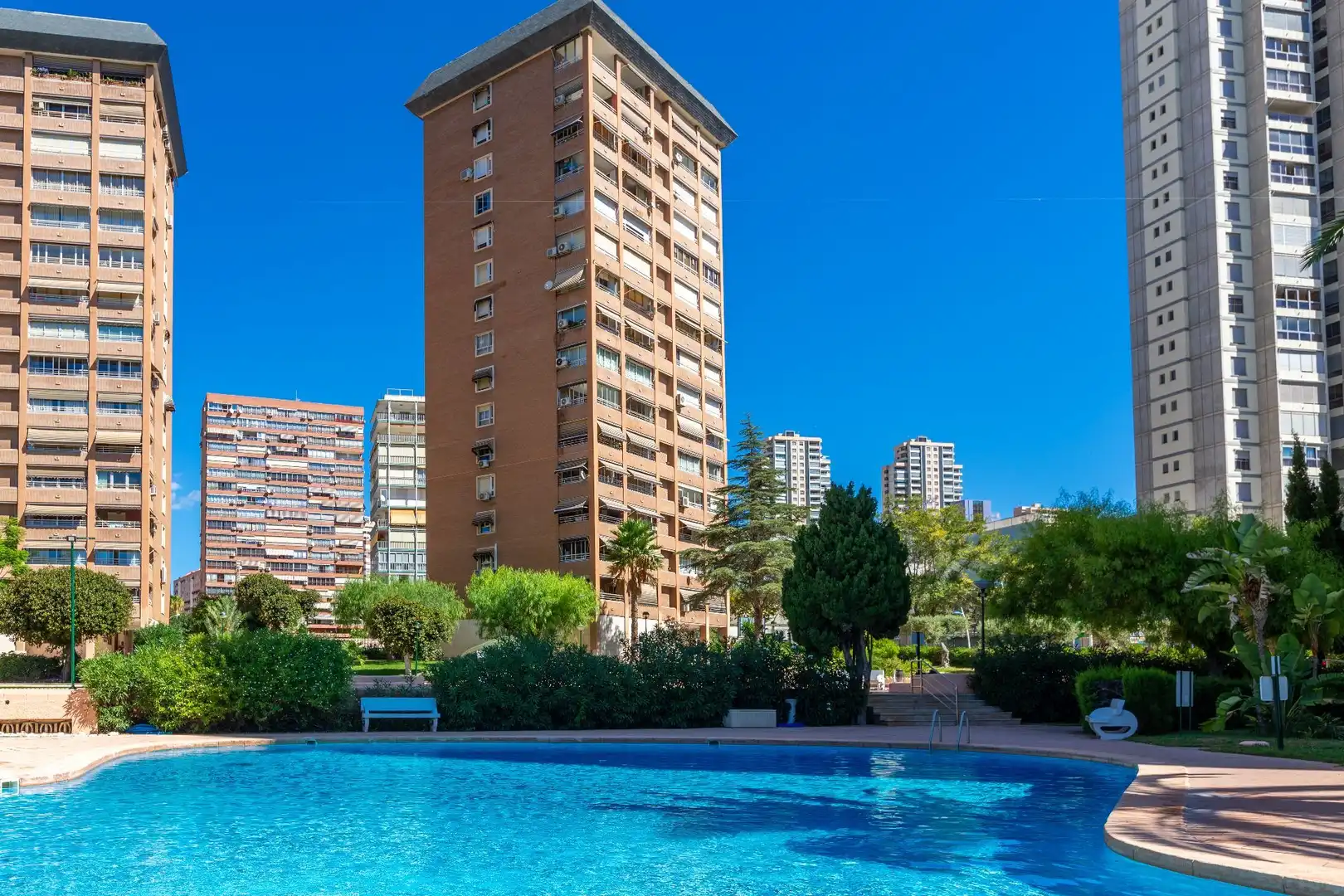 Vista exterior de Piso en venta en Benidorm con Aire acondicionado, Calefacción y Piscina comunitaria