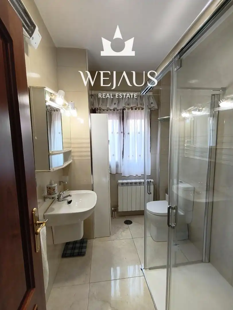 Baño de Piso de alquiler en El Astillero   con Calefacción, Amueblado y Alarma