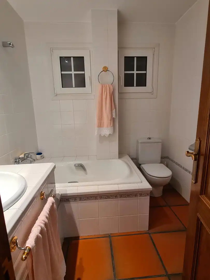 Bany de Casa o xalet en venda en Rossell amb Calefacció, Jardí privat i Parquet