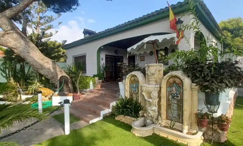 Chalet con piscina en venta en Calle  Pablo Neruda-Campoamor, imagen 10