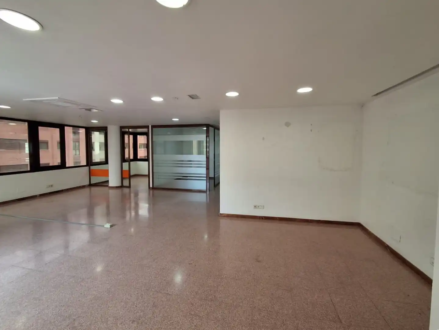 Büro zur Miete in Las Palmas de Gran Canaria mit Klimaanlage und Heizung