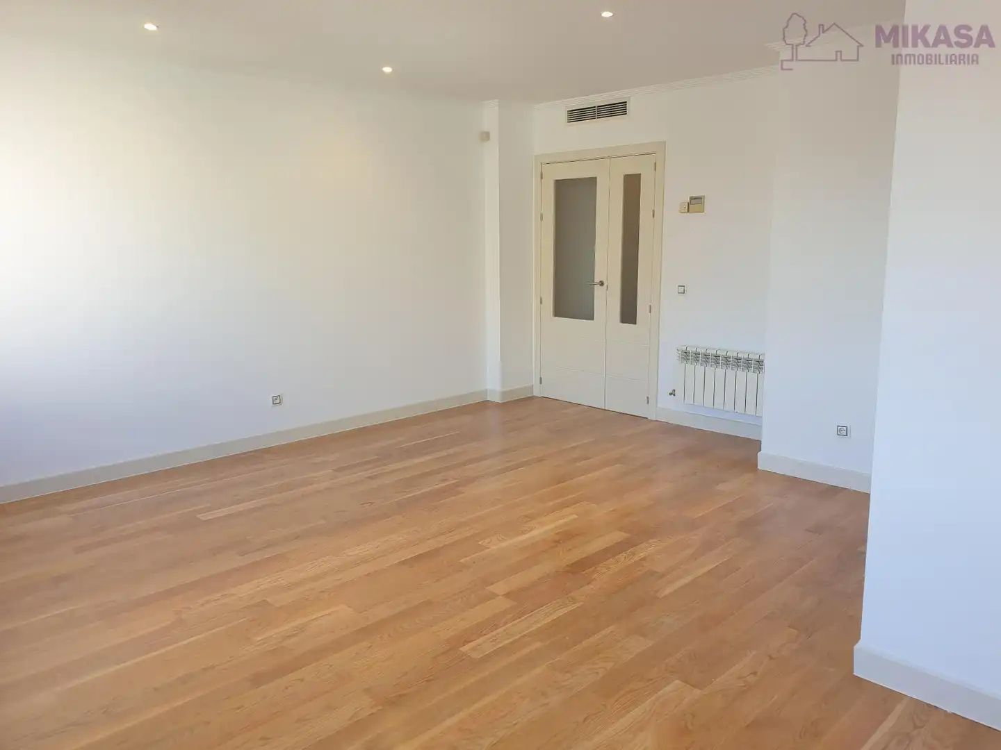 Living room of Flat for rent in Madrid  with Air Conditioner, Heating and Community pool