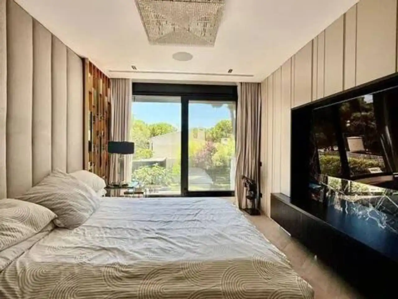 Dormitori de Casa o xalet de lloguer en Pozuelo de Alarcón amb Aire condicionat, Calefacció i Jardí privat
