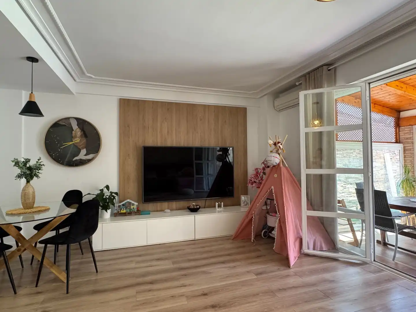 Sala de estar de Casa adosada en venta en Lardero con Aire acondicionado, Calefacción y Jardín privado