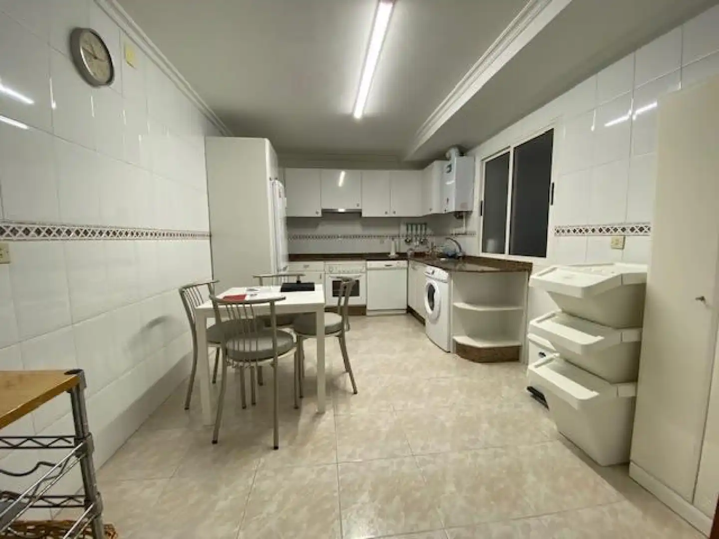 Cocina de Piso de alquiler en Oviedo  con Calefacción y Amueblado