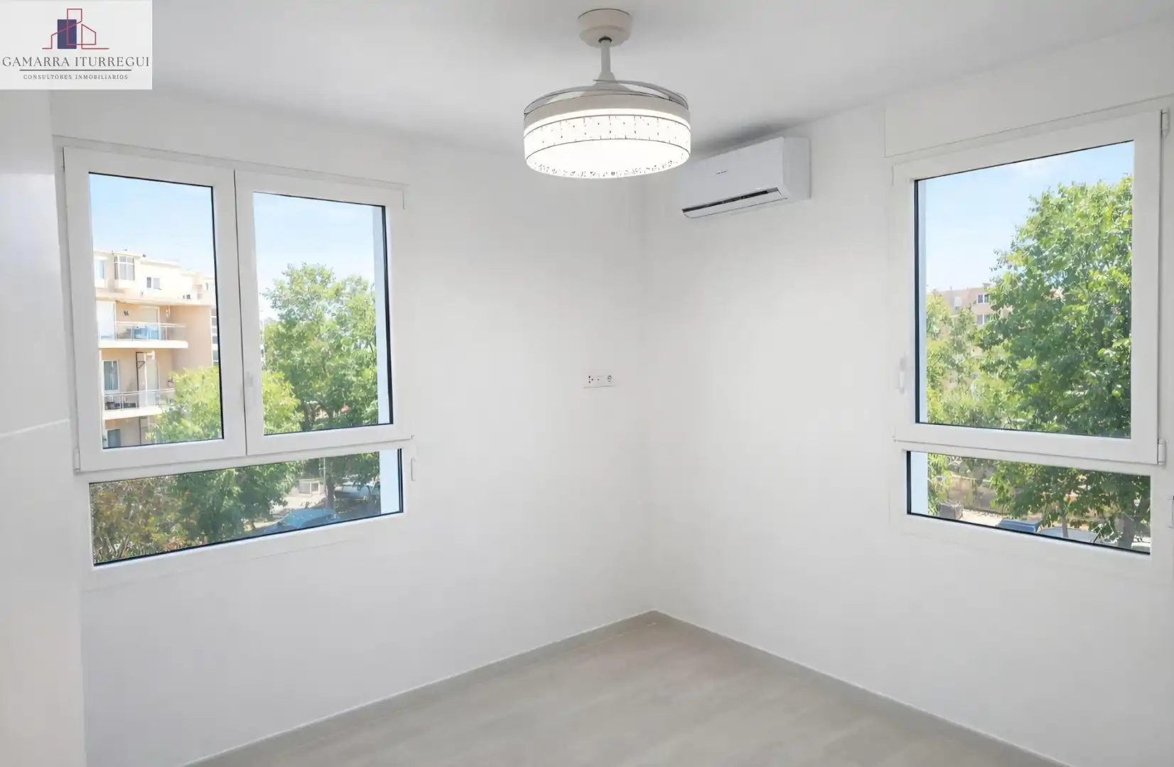 Habitación de Piso en venta en Alicante / Alacant con Aire acondicionado, Calefacción y Alarma