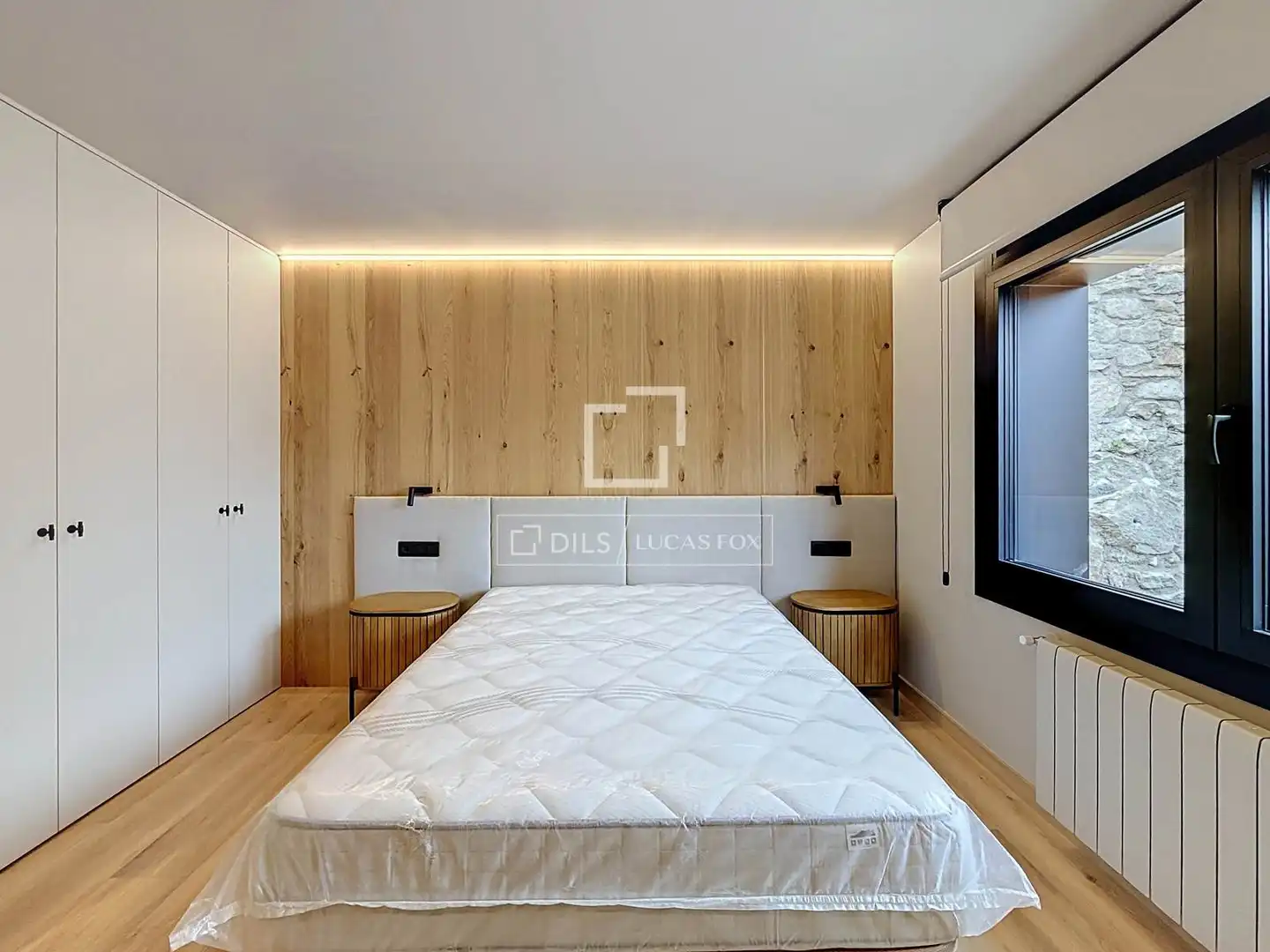 Dormitori de Casa o xalet en venda en Madrid amb Calefacció, Jardí privat i Parquet