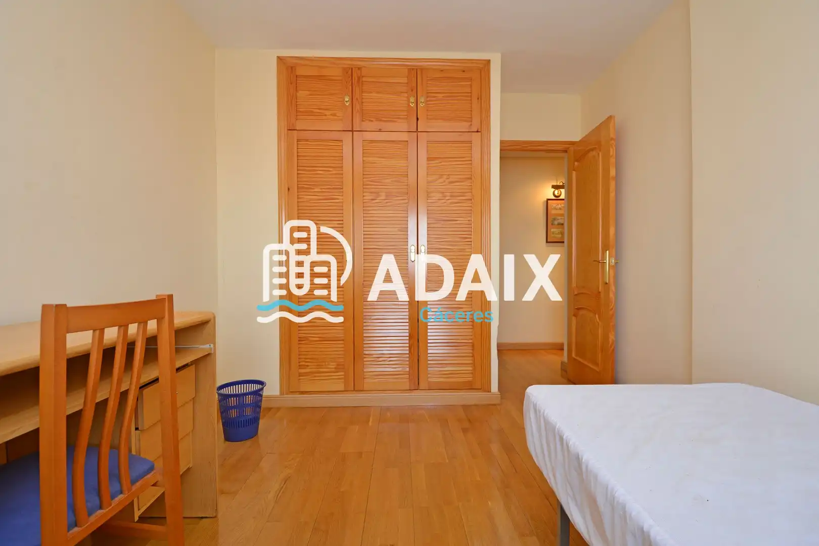 Schlafzimmer von Wohnung zur Miete in Cáceres mit Klimaanlage, Heizung und Möbliert