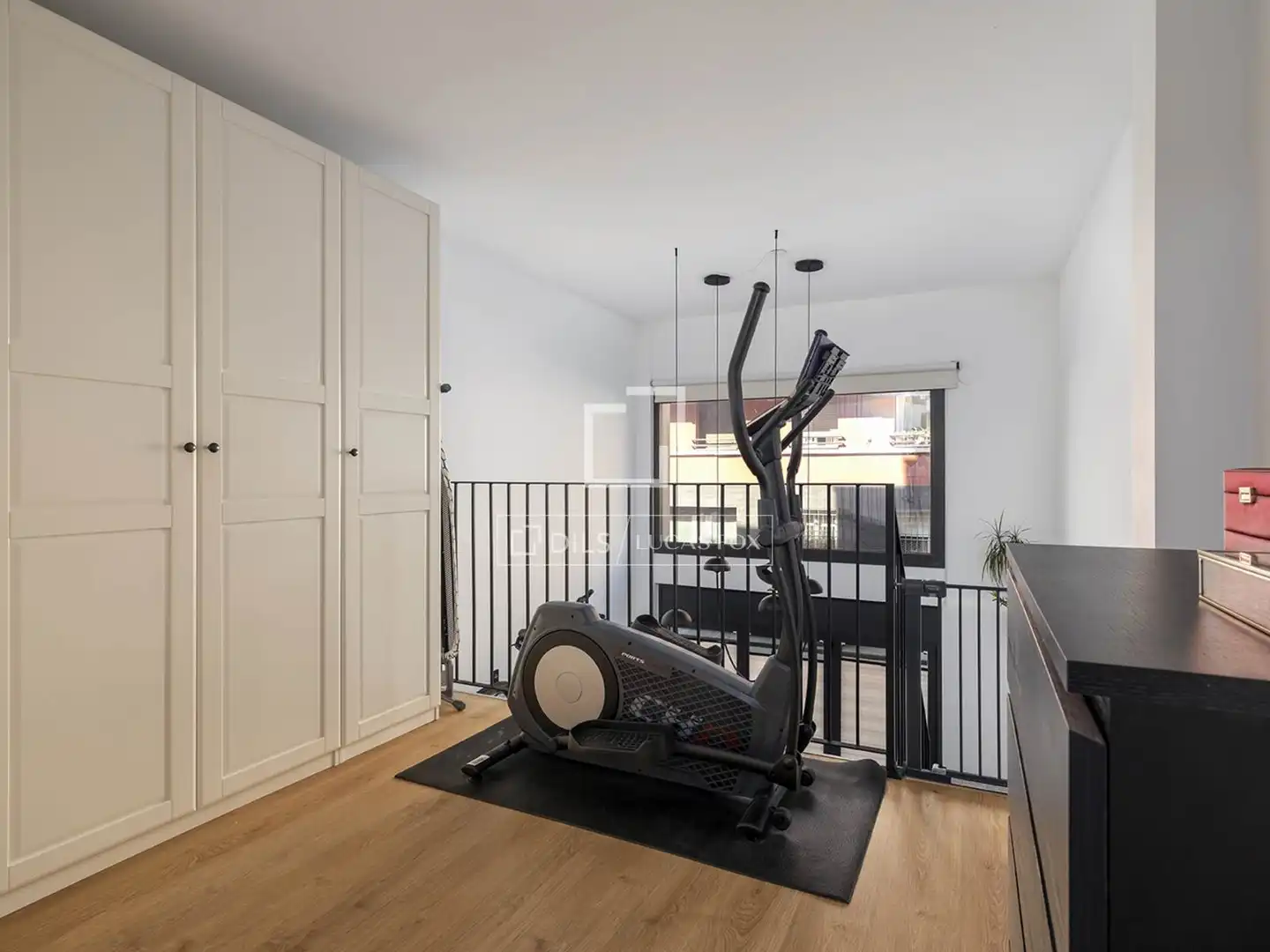 Wohnung zum Verkauf in Barcelona mit Klimaanlage, Heizung und Terrasse