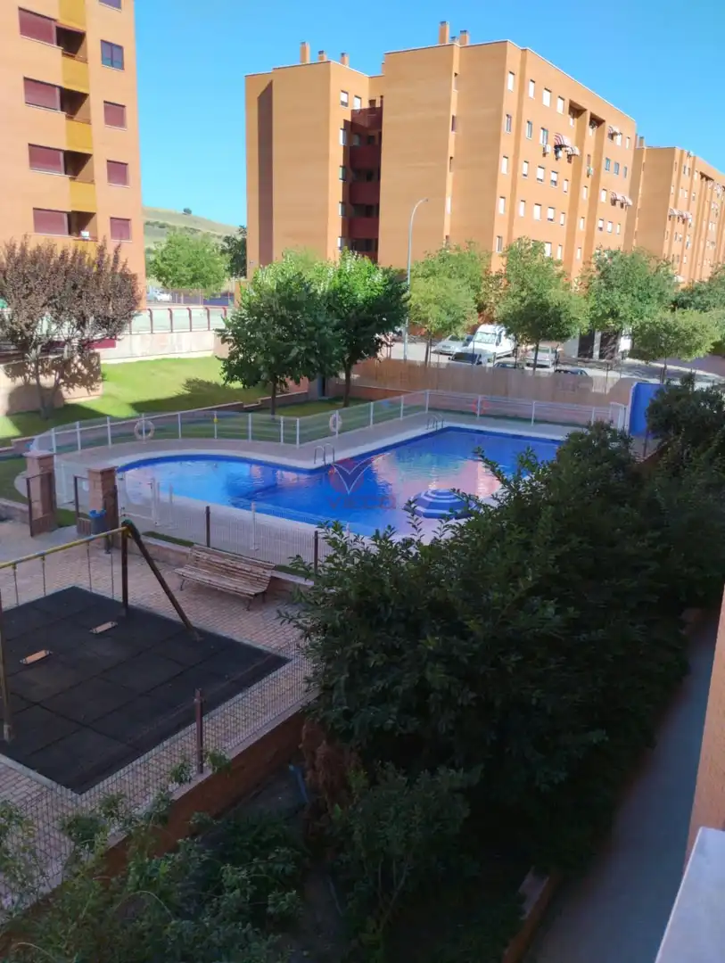 Piscina de Piso en venta en Cuenca con Calefacción, Terraza y Trastero