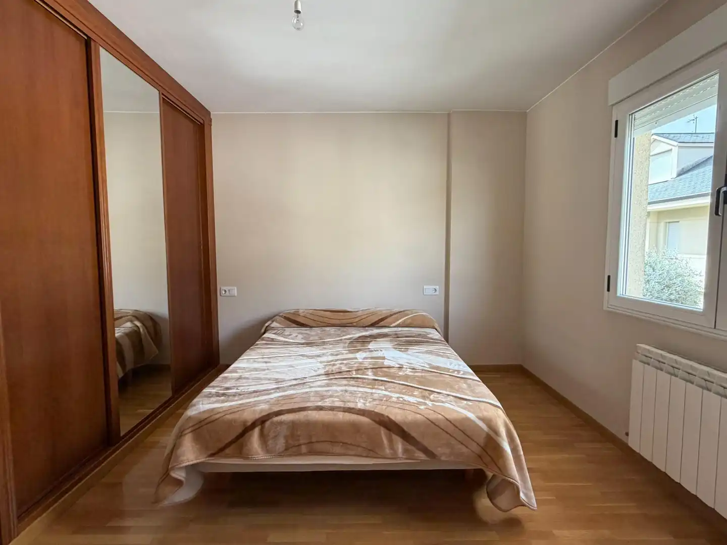 Dormitori de Casa adosada en venda en Camponaraya amb Calefacció i Balcó