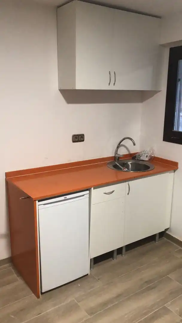 Cuina de Pis per a compartir en Reus amb Terrassa, Traster i Moblat