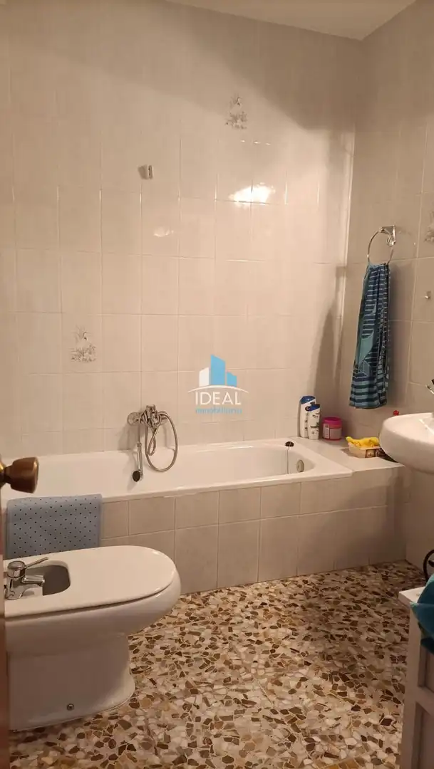 Bany de Casa o xalet en venda en La Haba  amb Aire condicionat, Traster i Moblat