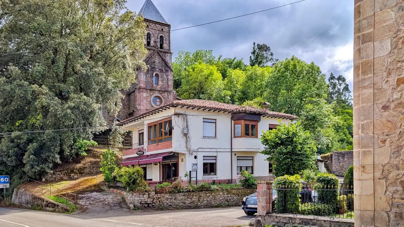 Vista exterior de Casa o xalet en venda en Cabuérniga amb Jardí privat