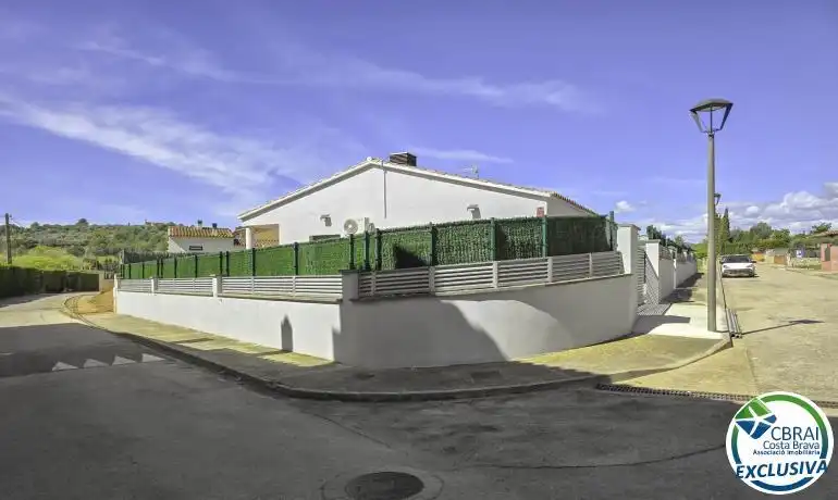 Außenansicht von Einfamilien-Reihenhaus zum Verkauf in Cistella mit Heizung, Terrasse und Schwimmbad