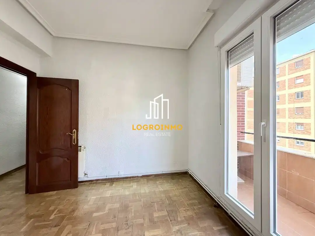 Habitación de Piso en venta en  Logroño con Aire acondicionado, Calefacción y Balcón