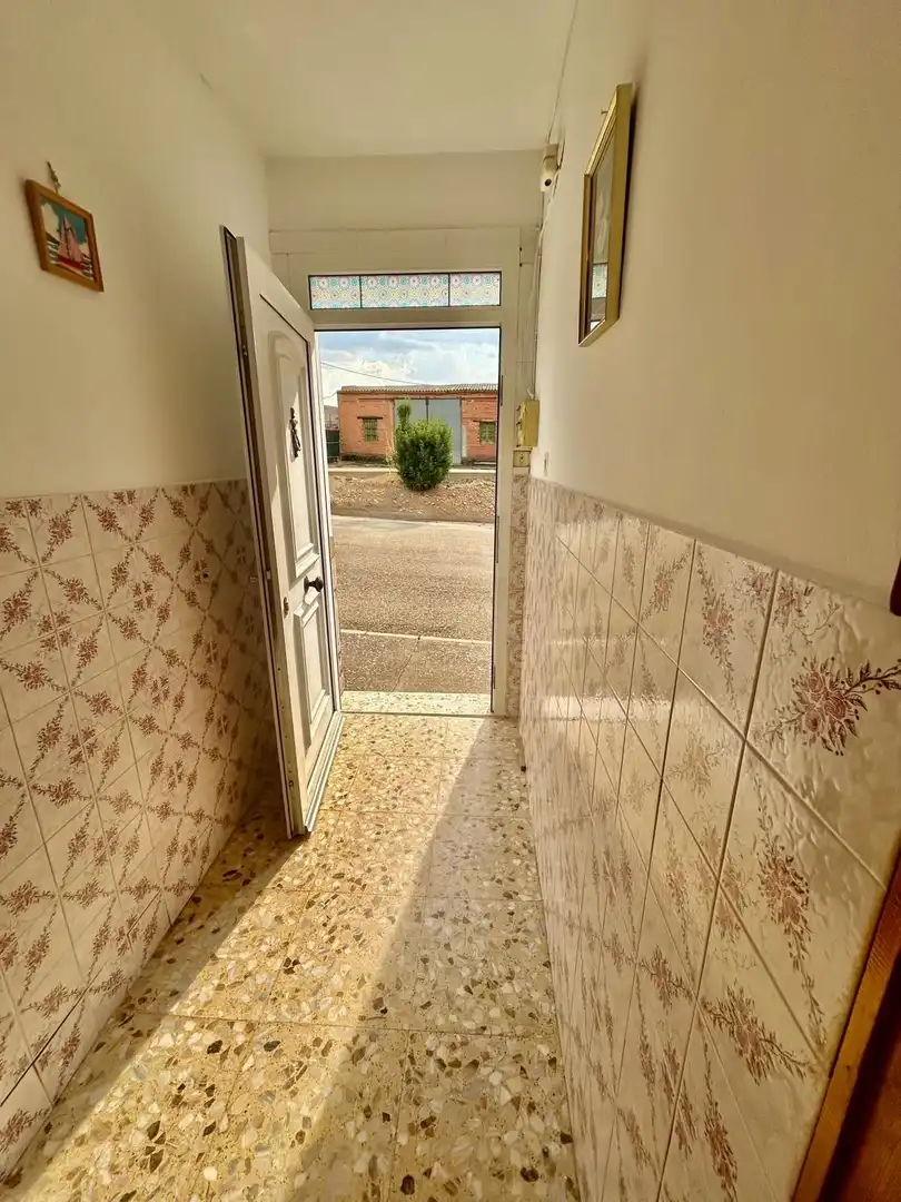 Country homes for sale in Roperuelos del Páramo, León
