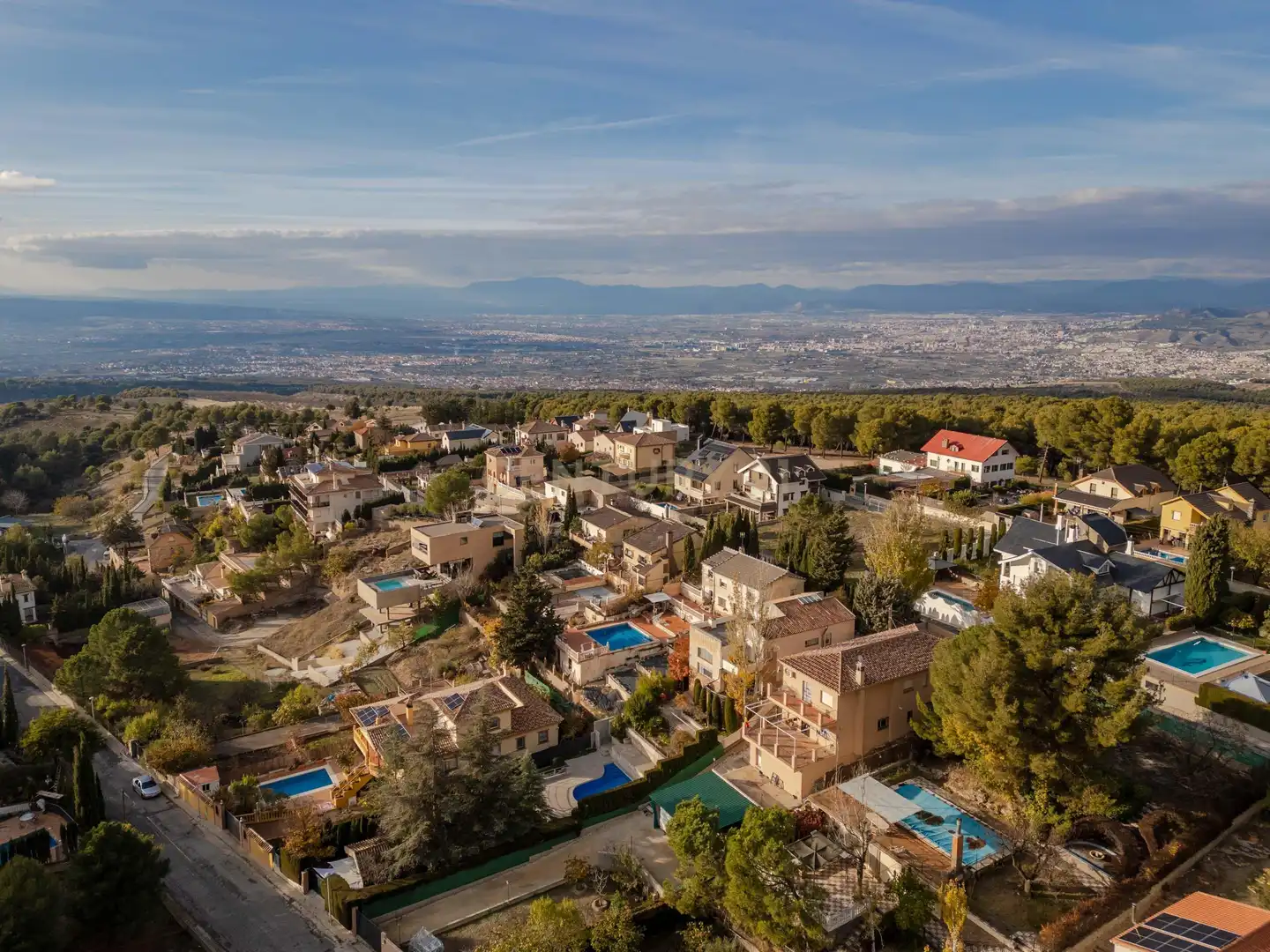 Vista exterior de Casa o xalet en venda en La Zubia amb Jardí privat i Traster