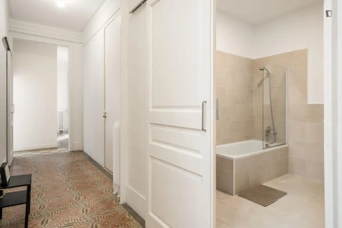 Baño de Apartamento para compartir en Barcelona con Amueblado, Horno y Lavadora