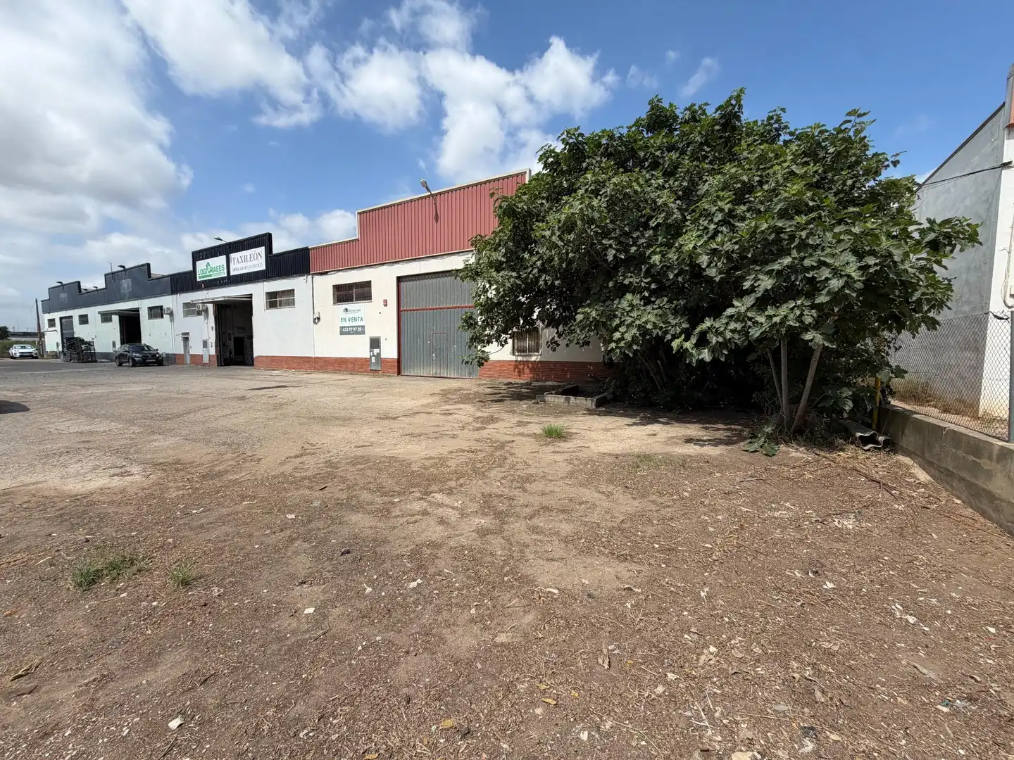 Vista exterior de Nave industrial en venta en Silla
