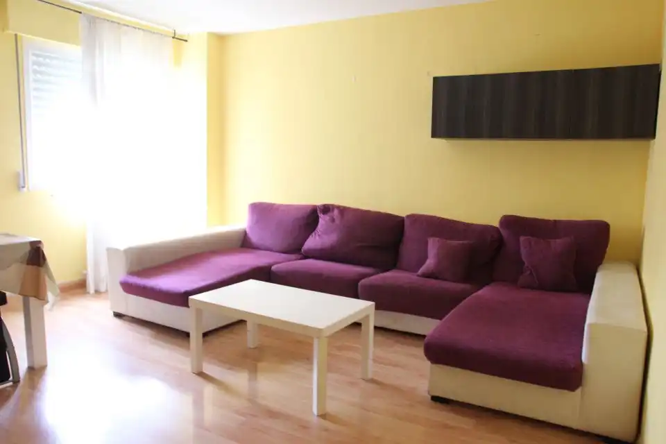 Wohnzimmer von Wohnung zur Miete in Huesca mit Heizung