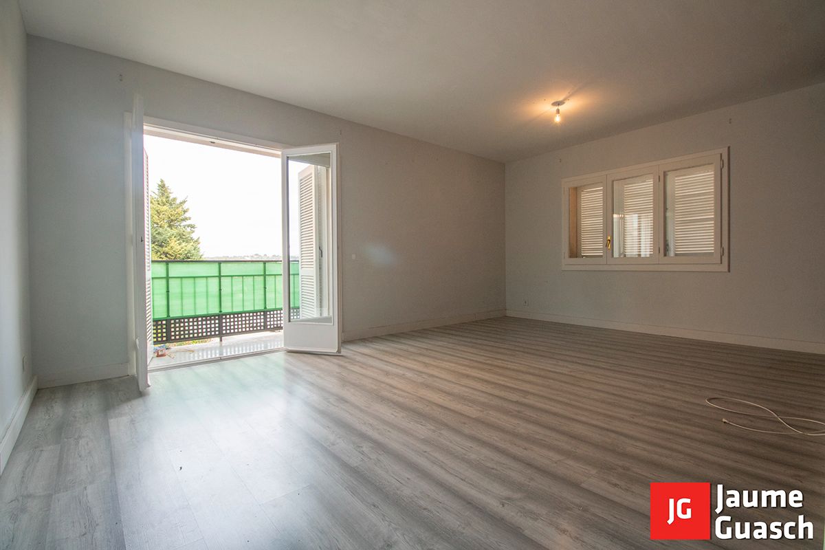 Sala d'estar de Pis en venda en Torredembarra amb Parquet i Balcó