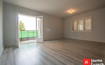 Living room of Flat for sale in Torredembarra  with Parquet flooring and Balcony