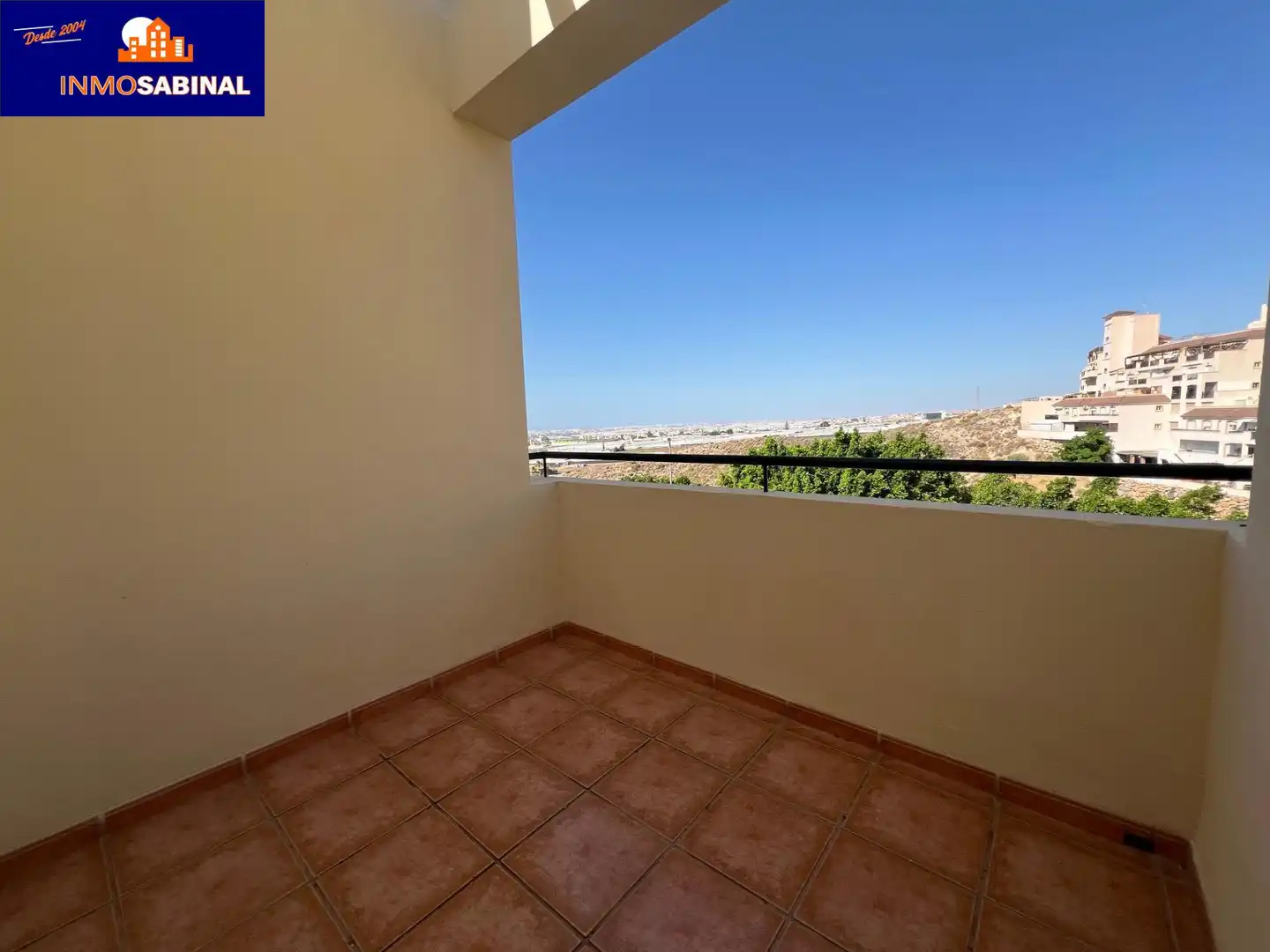 Terraza de Casa adosada de alquiler en Roquetas de Mar con Aire acondicionado, Terraza y Piscina comunitaria