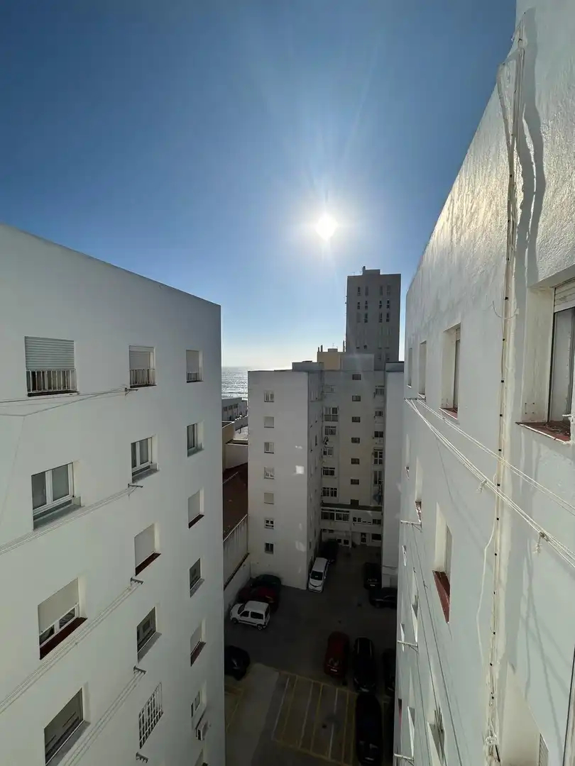 Vista exterior de Pis en venda en Cádiz amb Calefacció, Terrassa i Balcó