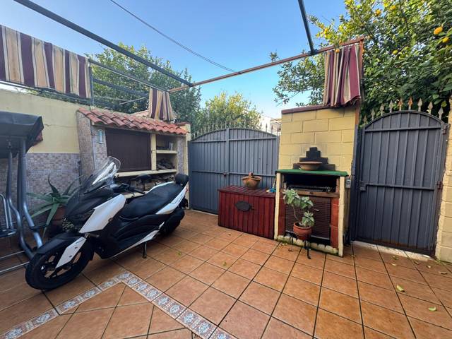 Casa-chalet en Venta en Colores -  Entreparques