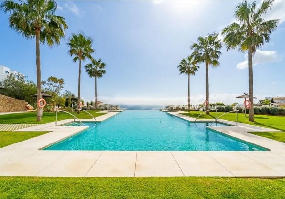 Swimming pool of Single-family semi-detached for sale in Benalmádena  with Air Conditioner, Heating and Private garden
