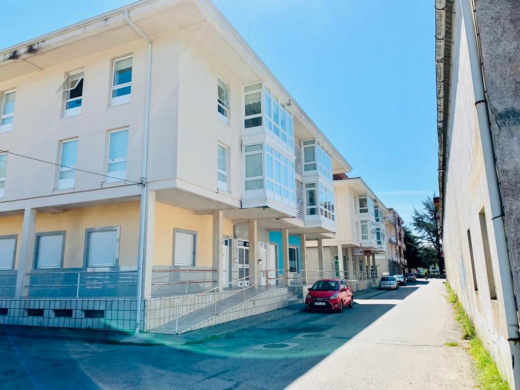 Vista exterior de Pis en venda en Muros amb Moblat i Forn