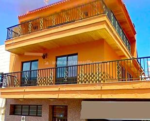 Vista exterior de Casa o xalet en venda en Icod de los Vinos amb Jardí privat i Terrassa