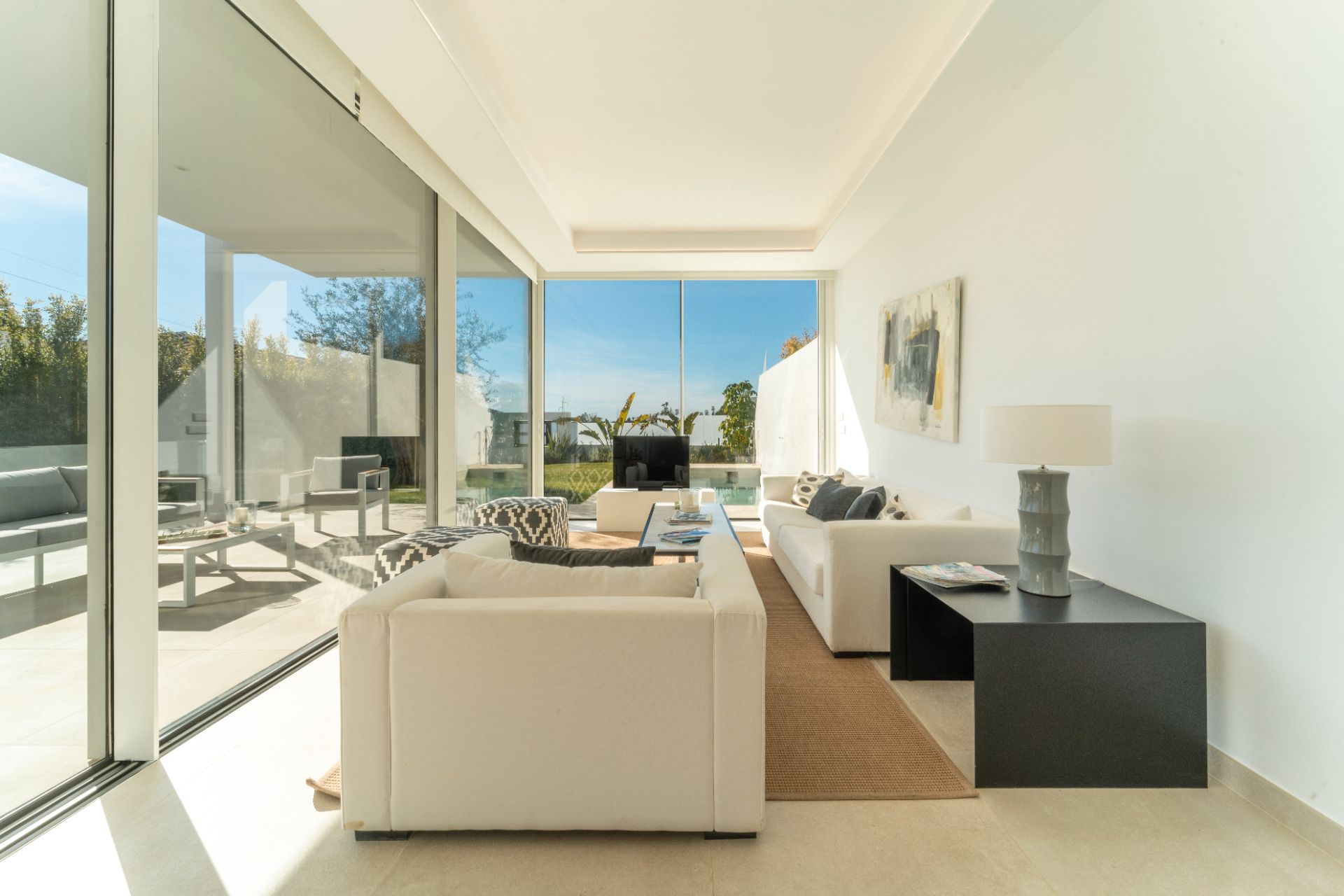 Sala d'estar de Casa o xalet en venda en Marbella amb Aire condicionat, Calefacció i Jardí privat