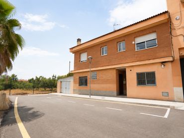 Pis amb balcó en venda a Carrer Tres