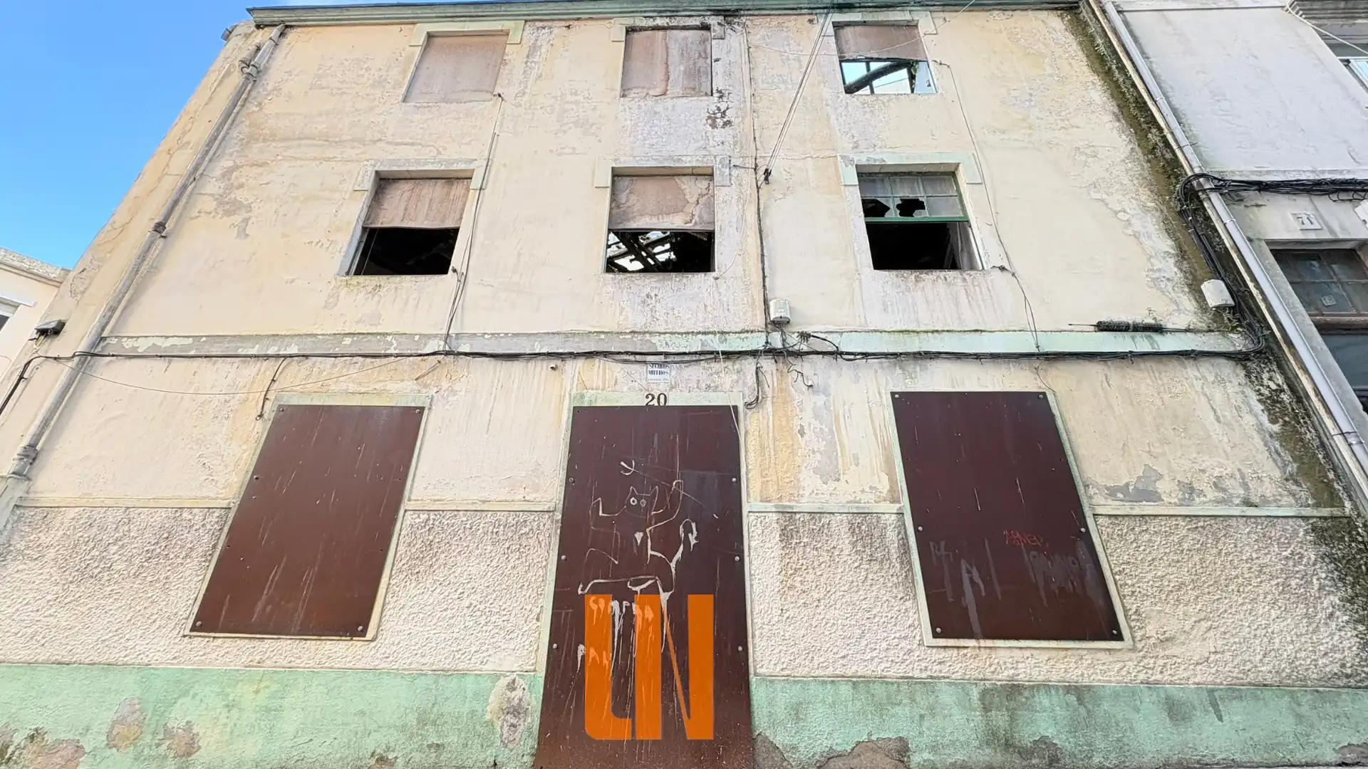 Vista exterior de Edifici en venda en A Coruña Capital 