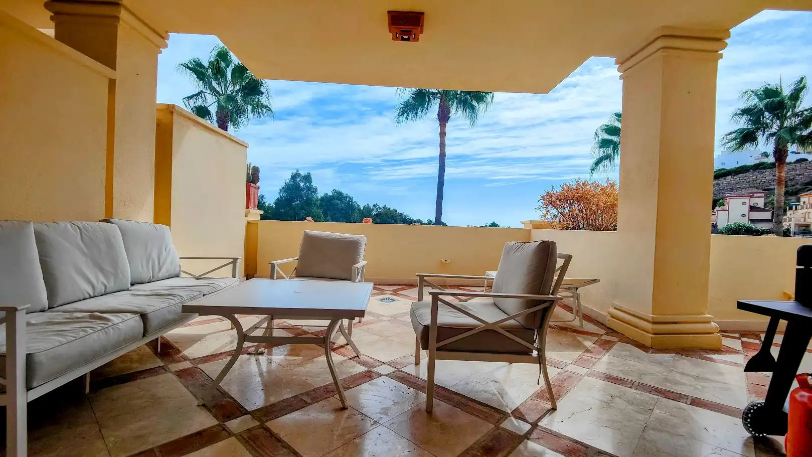 Apartamento con piscina en venta en MAJESTIC HILLS (UR7A) 105, imagen 2