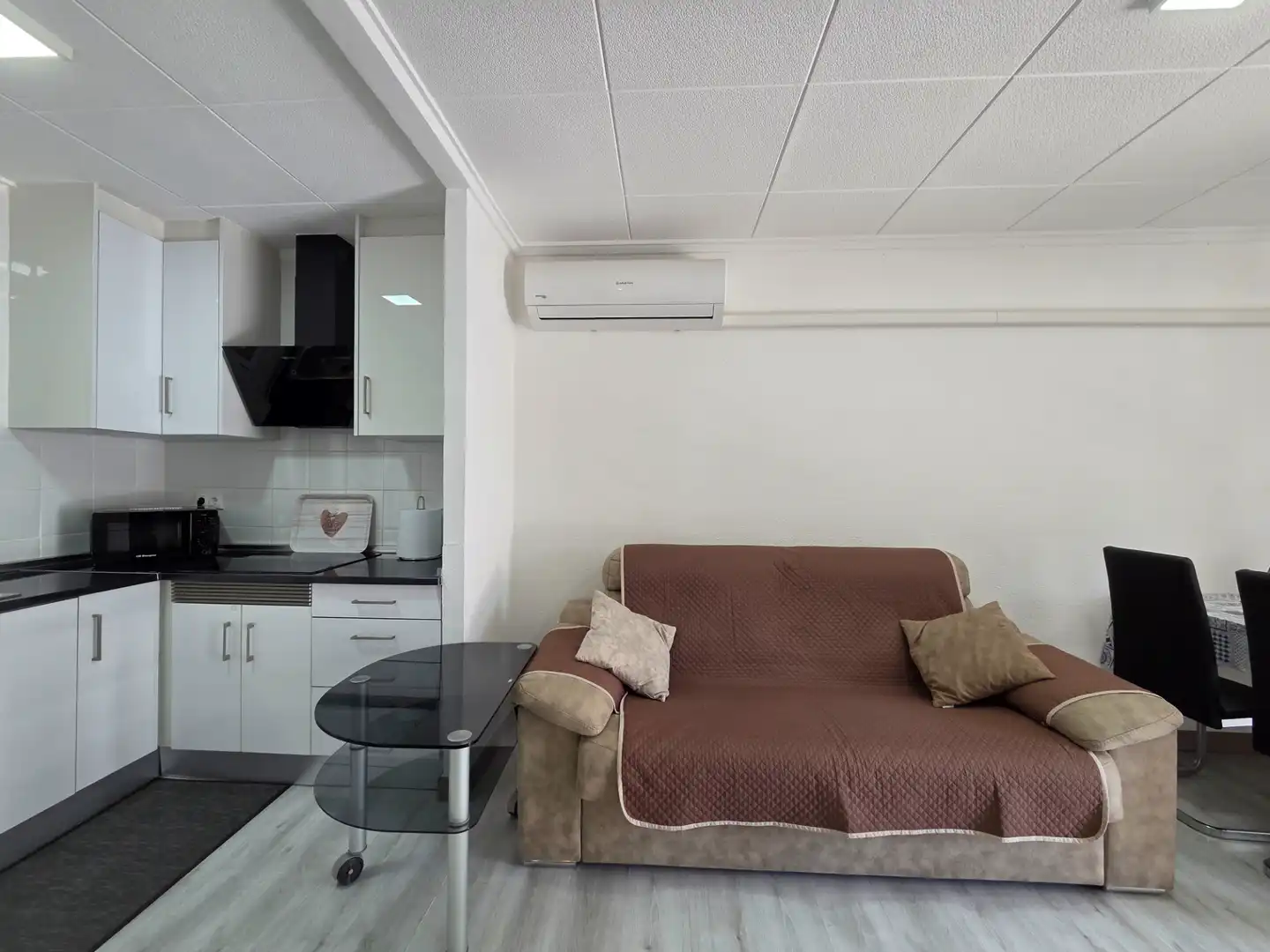 Wohnzimmer von Einfamilien-Reihenhaus zum Verkauf in Torrevieja mit Klimaanlage, Terrasse und Abstellraum